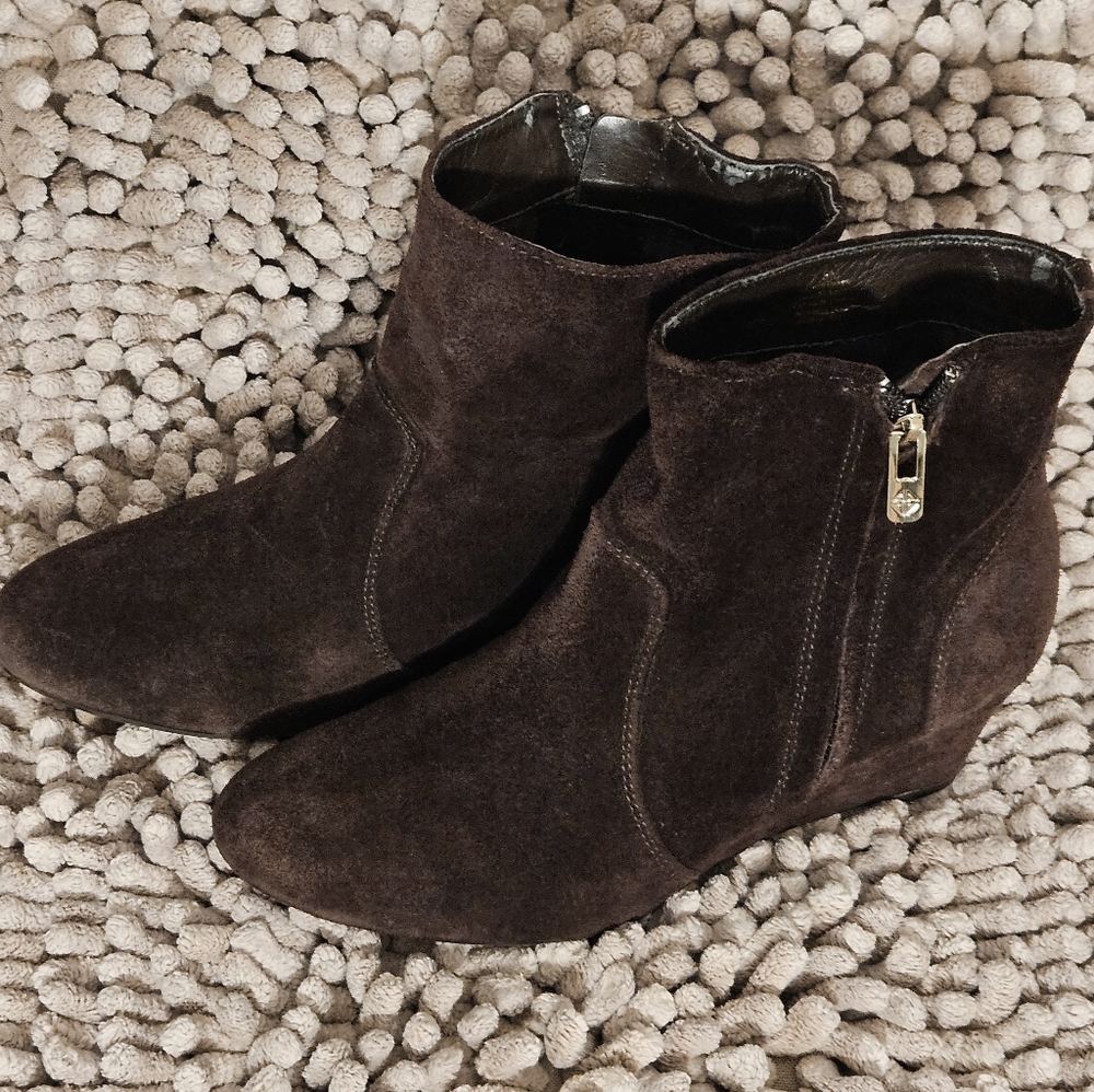 Antonio Melani Brown Suede Leather Wedge Ankle Booties Side Zipper Closure 7.5M